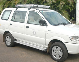 Tavera Taxi Hire