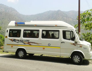 14 Seater Tempo Traveller